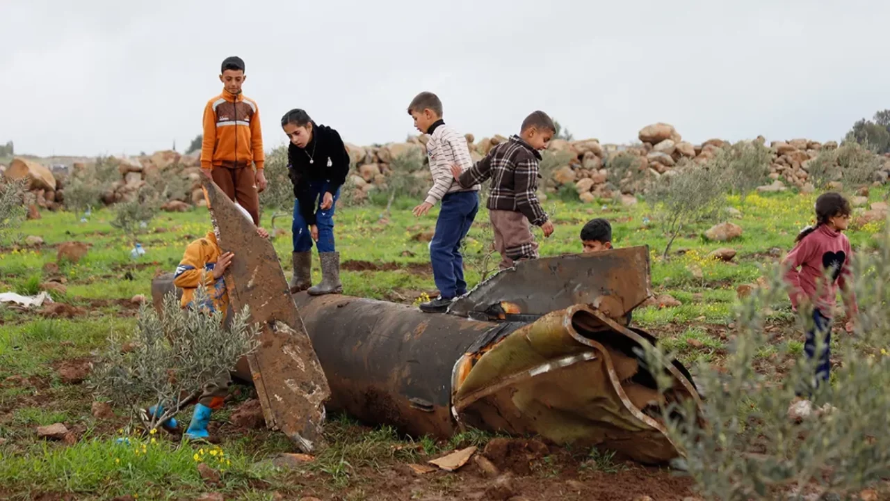 İran roketinin parçaları Suriye'ye düştü