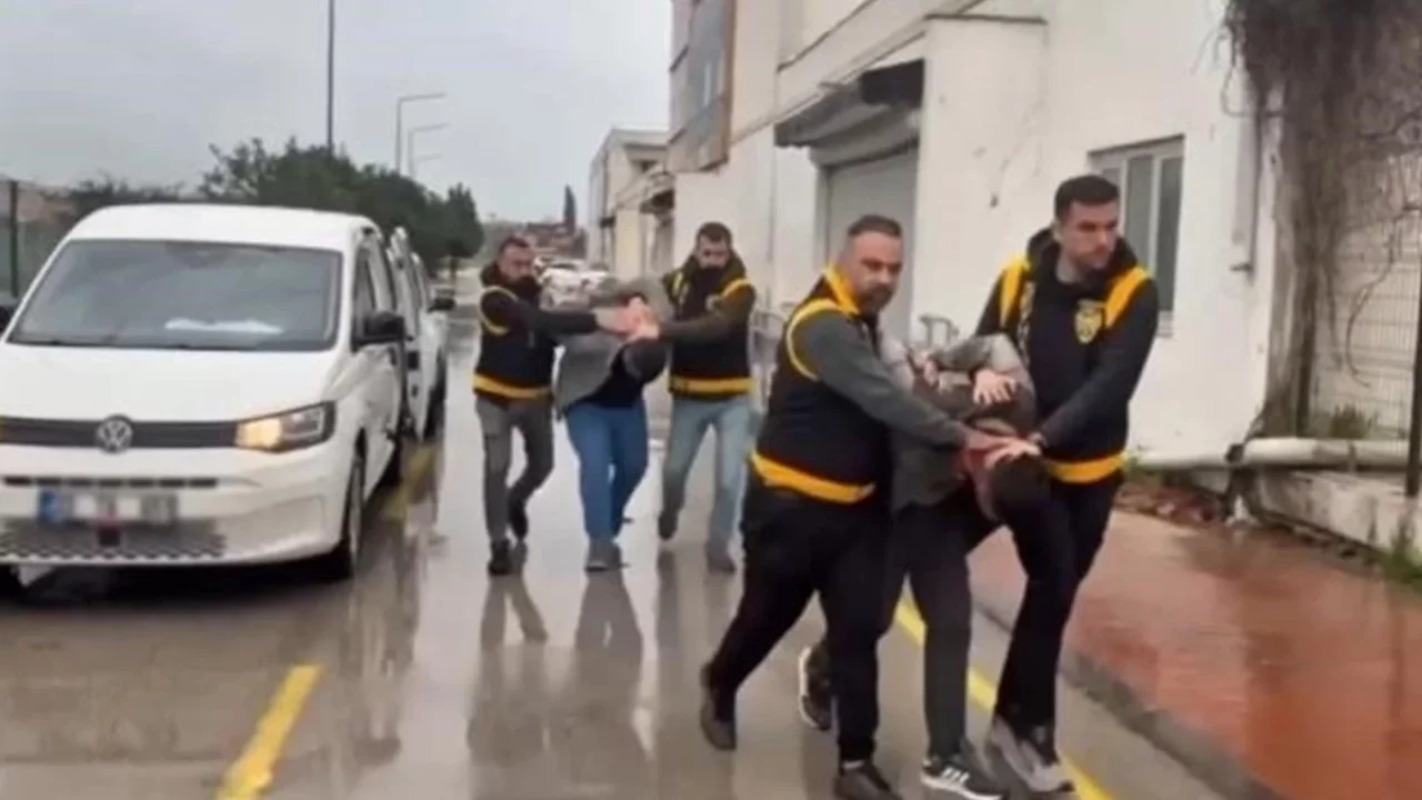Adana'da atlara eziyet edenlere barınak temizleme cezası