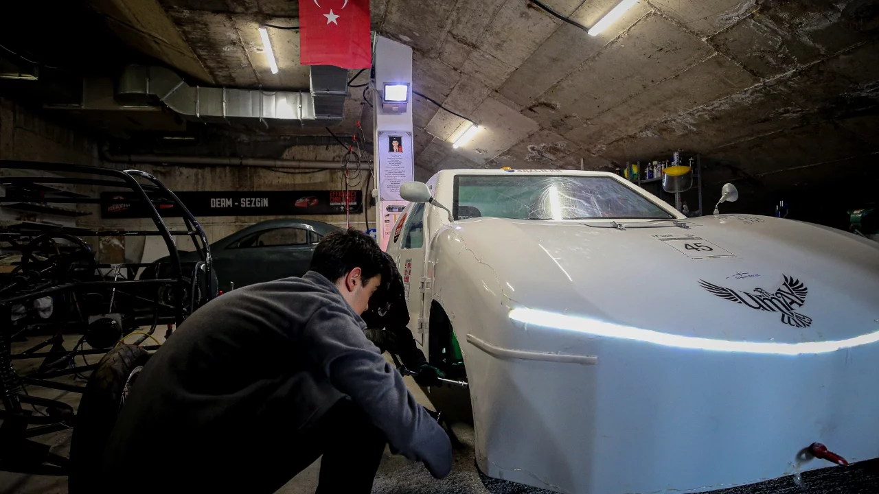 Bursa'da liseliler geliştirdikleri elektrikli araçla TEKNOFEST'te bu kez zirveyi hedefliyor