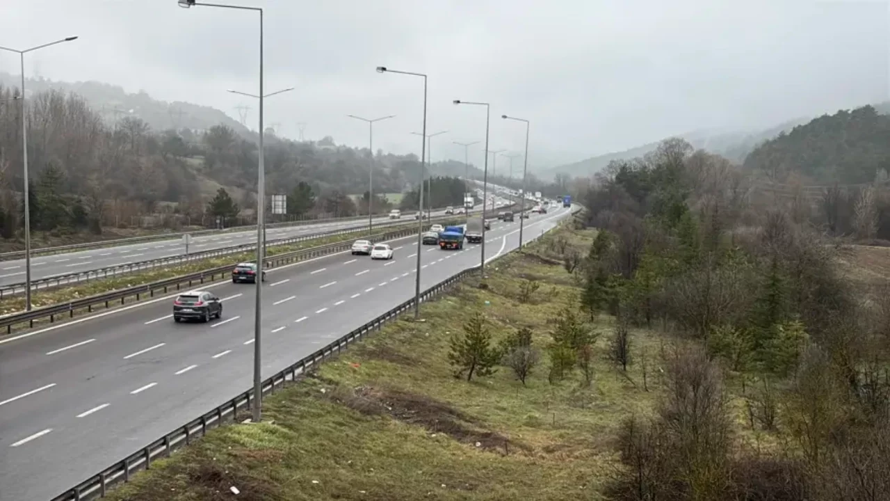 Tatil bitti: Yollarda bayram trafiği sürüyor