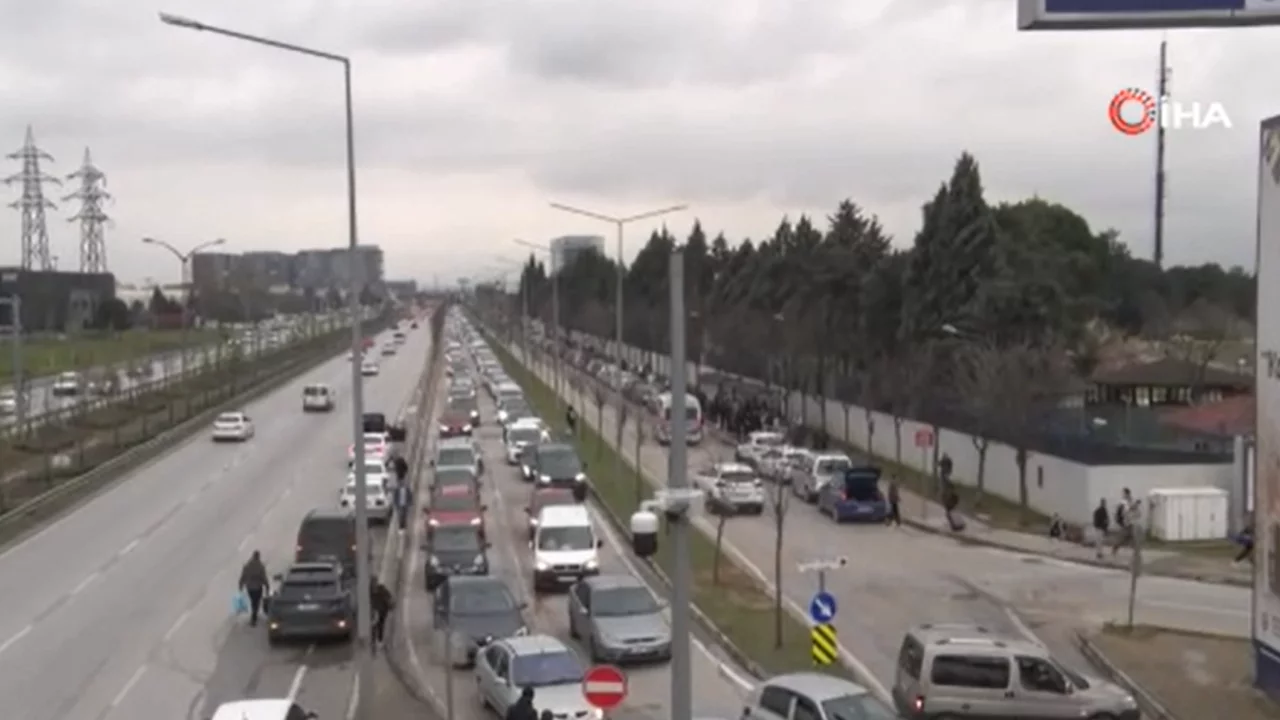 Bursa'da bayram tatili dönüşü trafik kilitlendi