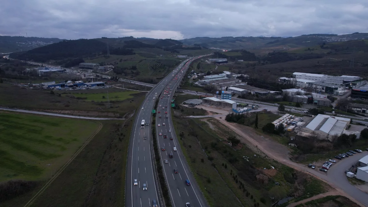 Bursa otoyolunda yoğunluk: İstanbul istikametinde trafik yavaşladı