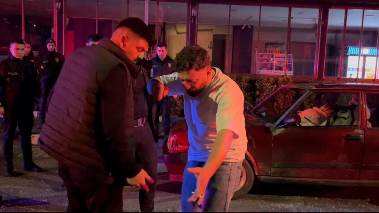 Bursa'da öfke patlaması! Eşinin yanında darp edildiğini iddia eden şahıs aracını parçaladı