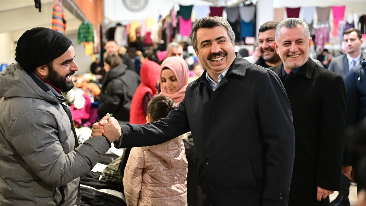 Yıldırım Belediyesi ilçeye modern kapalı pazar alanları kazandırıyor