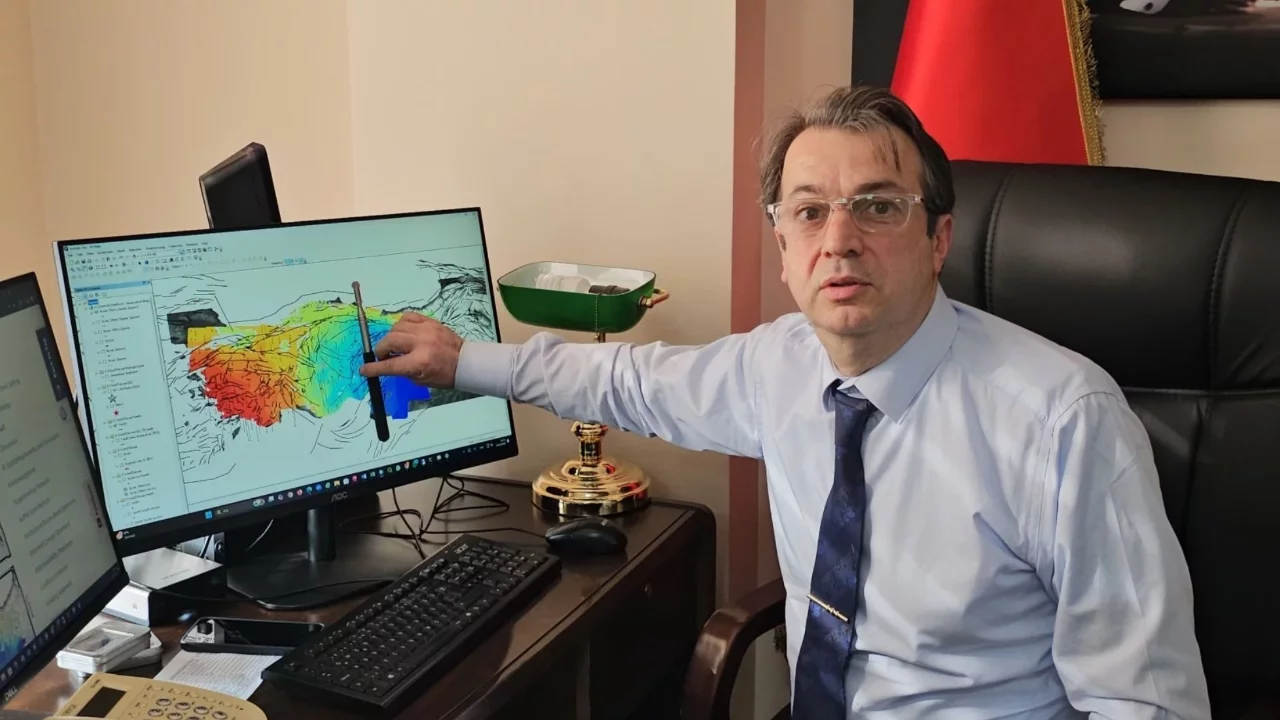 Prof. Dr.  Şenol Hakan Kutoğlu: Anadolu ortadan ikiye ayrılabilir