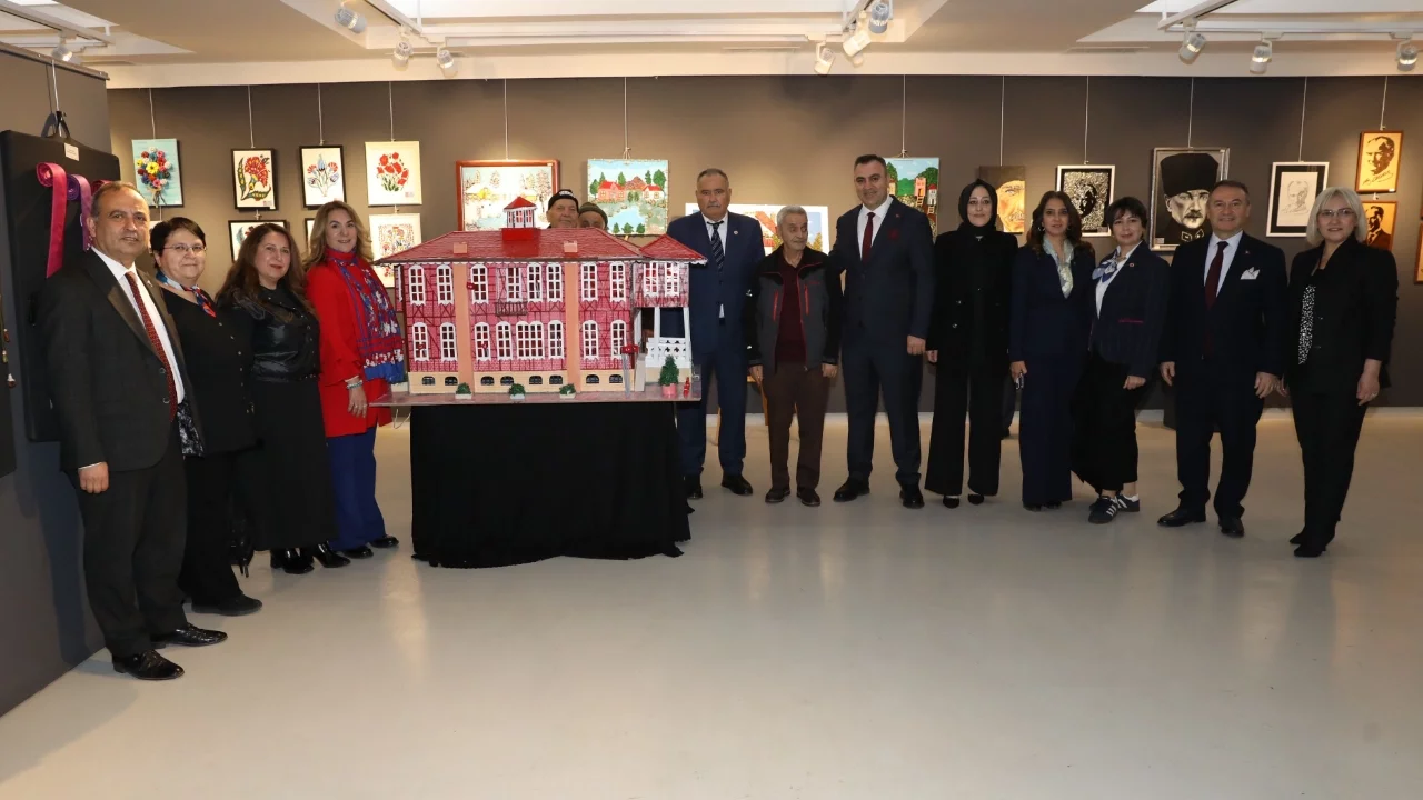 Bursa'da Olgun gençler, Yaşlılara Saygı Haftası'nda hünerlerini sergiledi