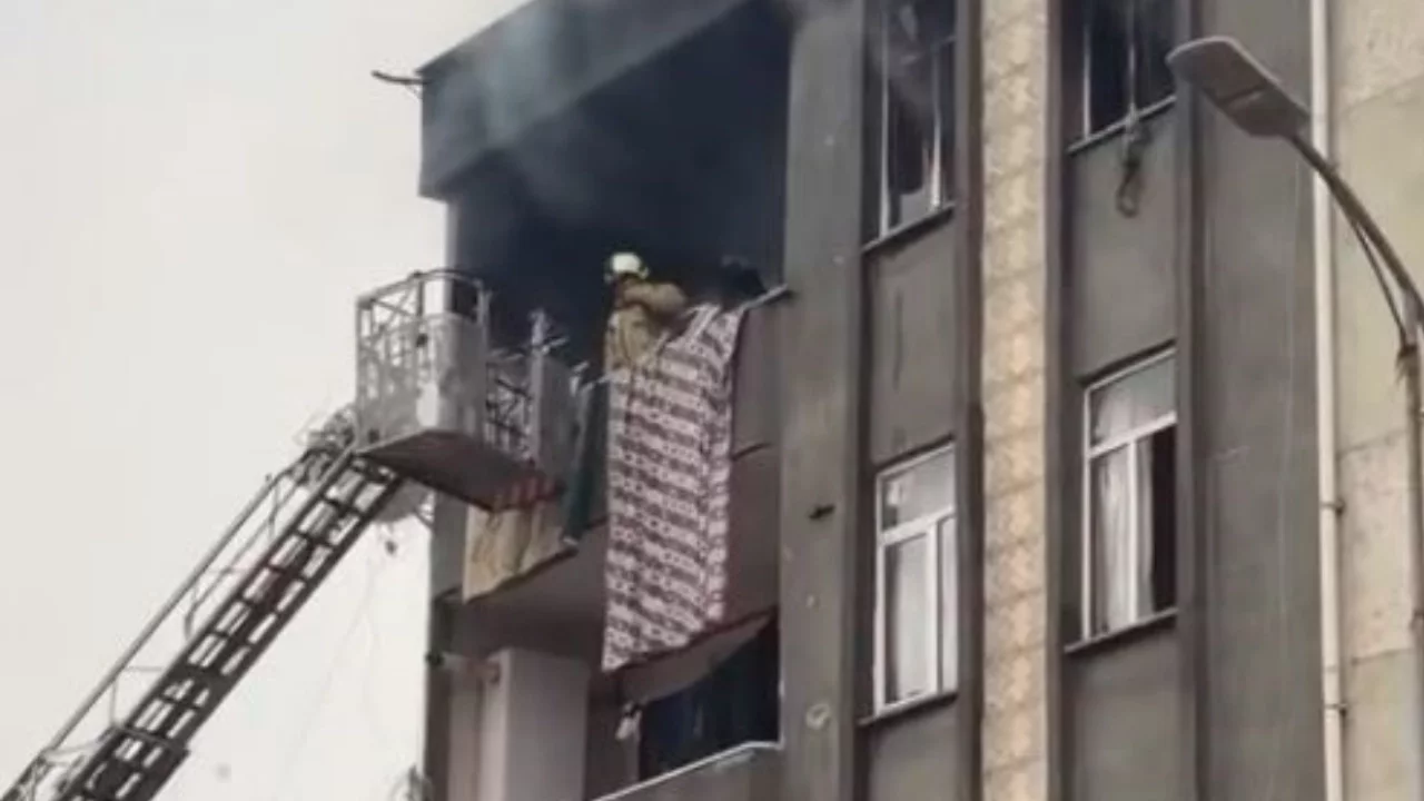İstanbul'da korkutan yangın: 5 kişi dumandan etkilendi