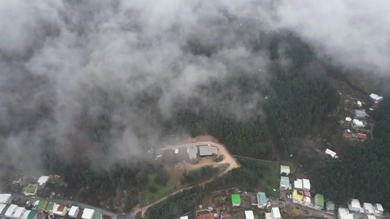 Uludağ'dan inen sis Bursa'yı etkisi altına aldı