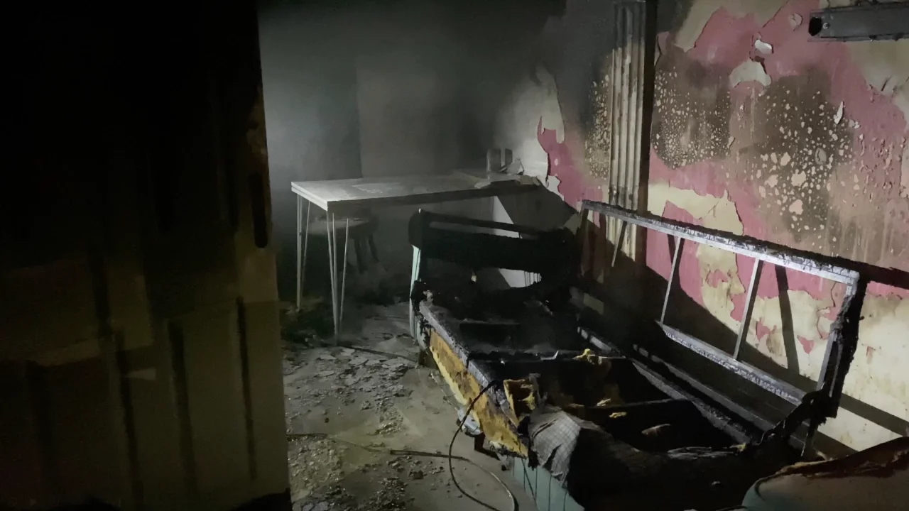 Bursa'da sigara içerken uyuya kaldı, koltuk bir anda tutuşarak alev aldı!