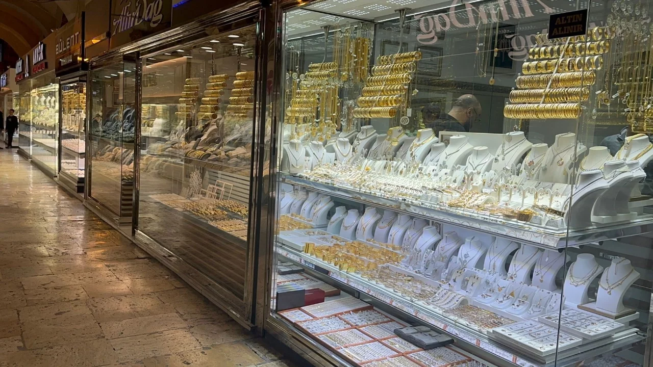 Bursa Kuyumcular Odası Başkanı İsa Altıkardeş: "Altından korkmayın gördüğü yeri her zaman geçer"