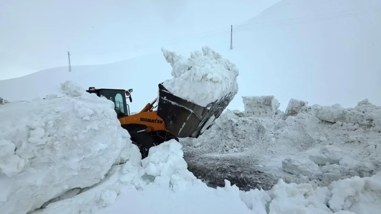 Van'da  3 aydır kapalı olan yol açılıyor
