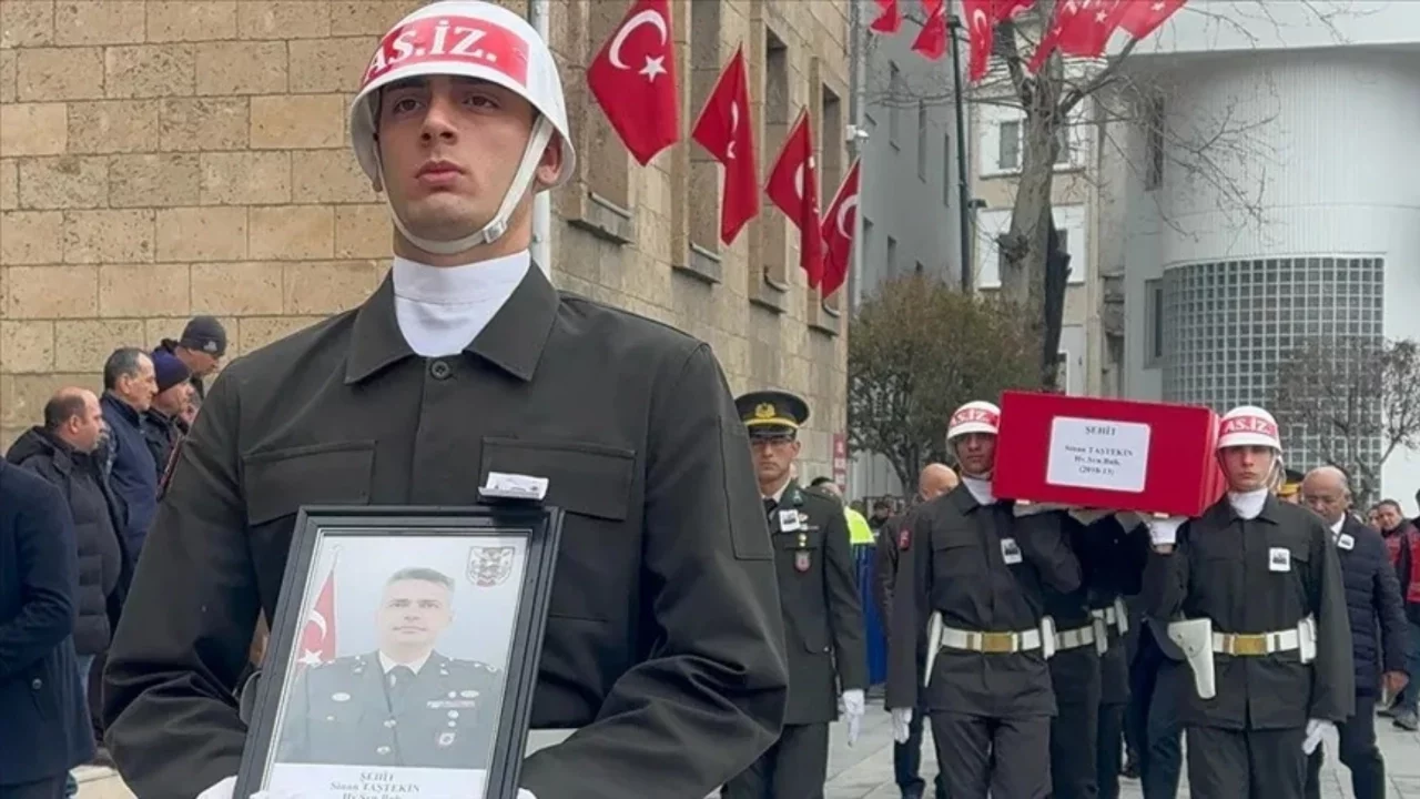 Şehit binbaşı Sinan Taştekin, son yolculuğuna uğurlandı