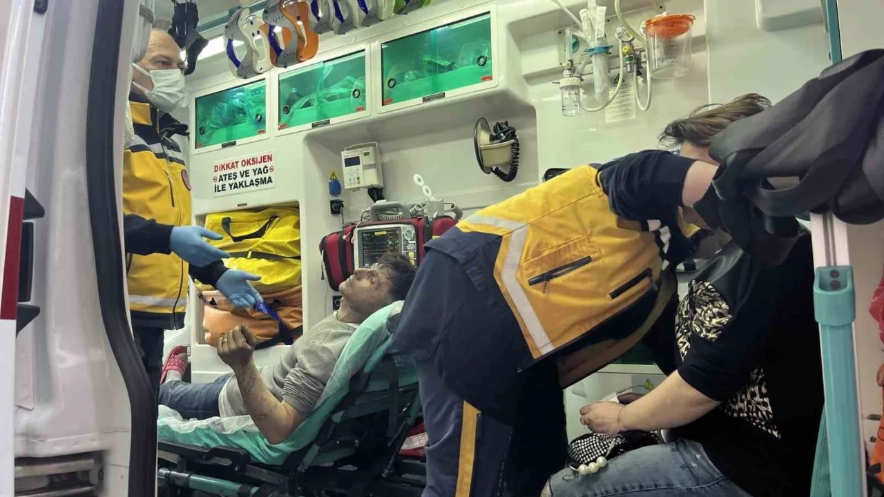 Kedilerini yangından kurtarmak isteyen karı koca dumandan etkilendi