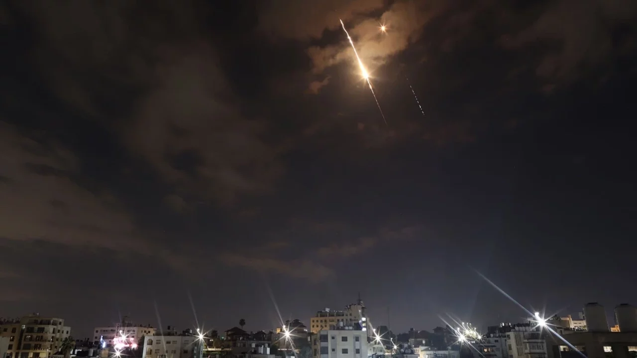 ABD-İsrail, İran'daki enerji tesislerine saldırdı