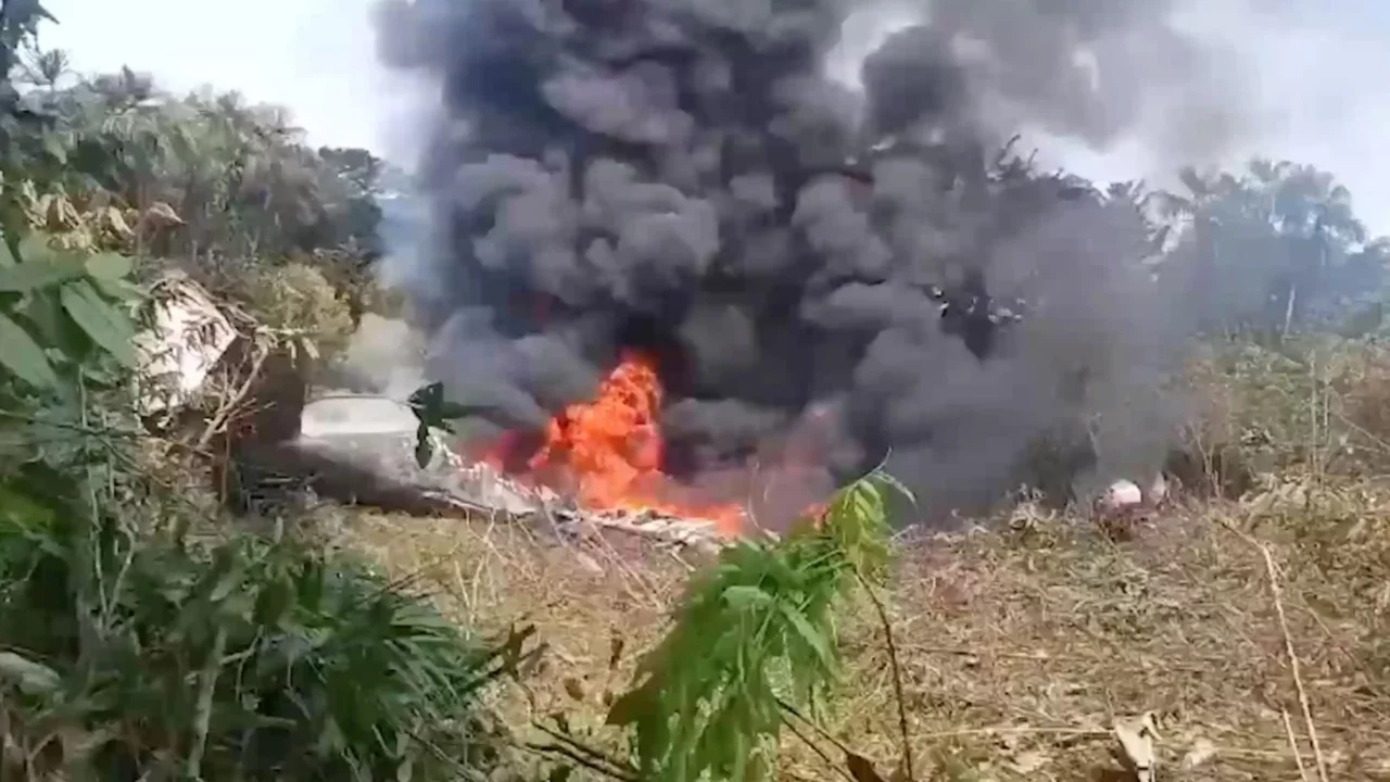 Kolombiya'da askeri nakliye uçağının düşmesi sonucu ölenlerin sayısı 66'ya yükseldi