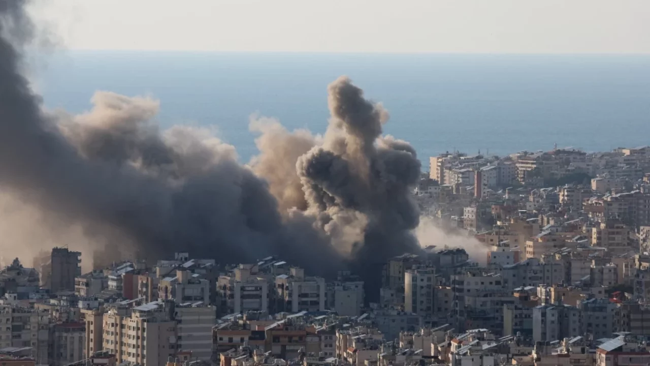 İsrail Lübnan'ı aralıksız bombalıyor