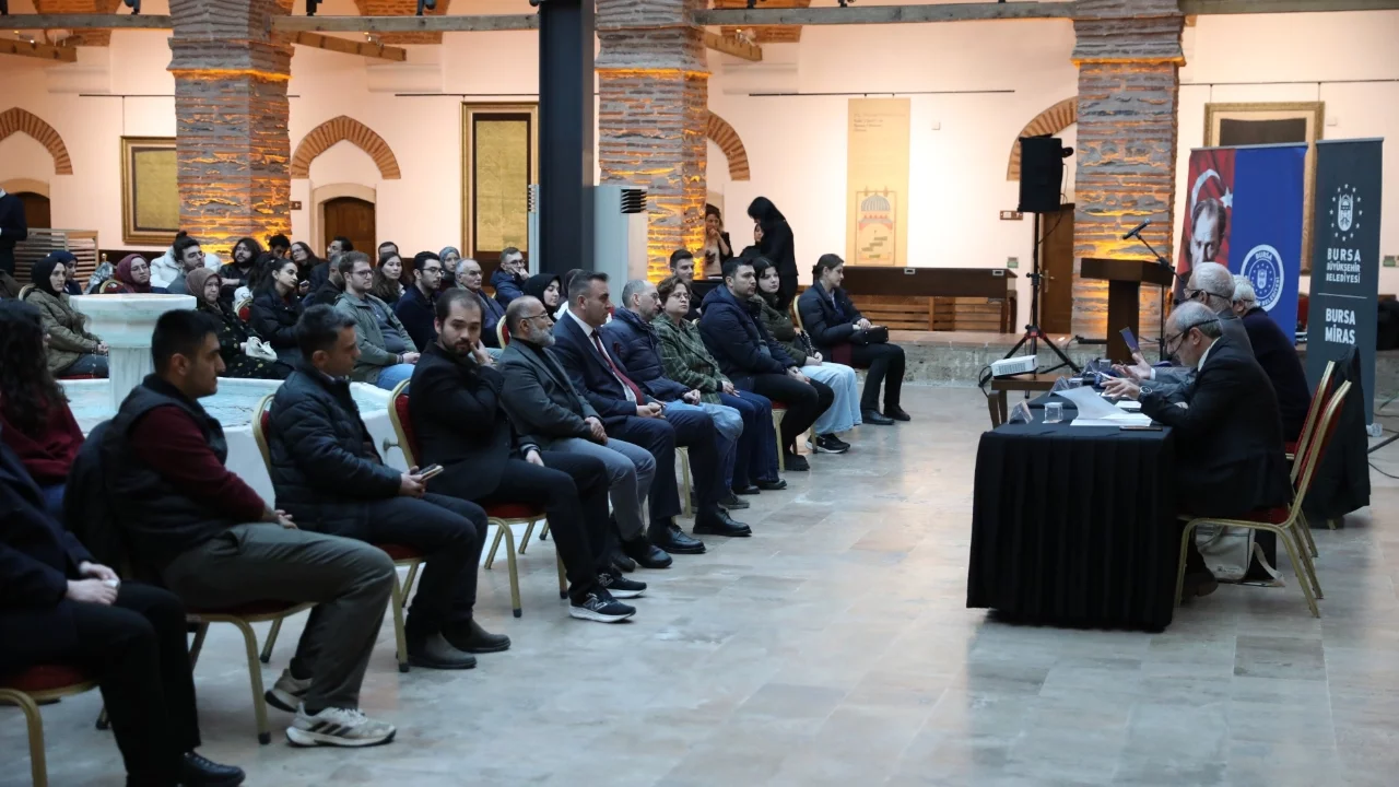 Bursa'da 'Osmanlı'nın Kuruluş Döneminde Vakıf Kuran Kadınlar' konuşuldu