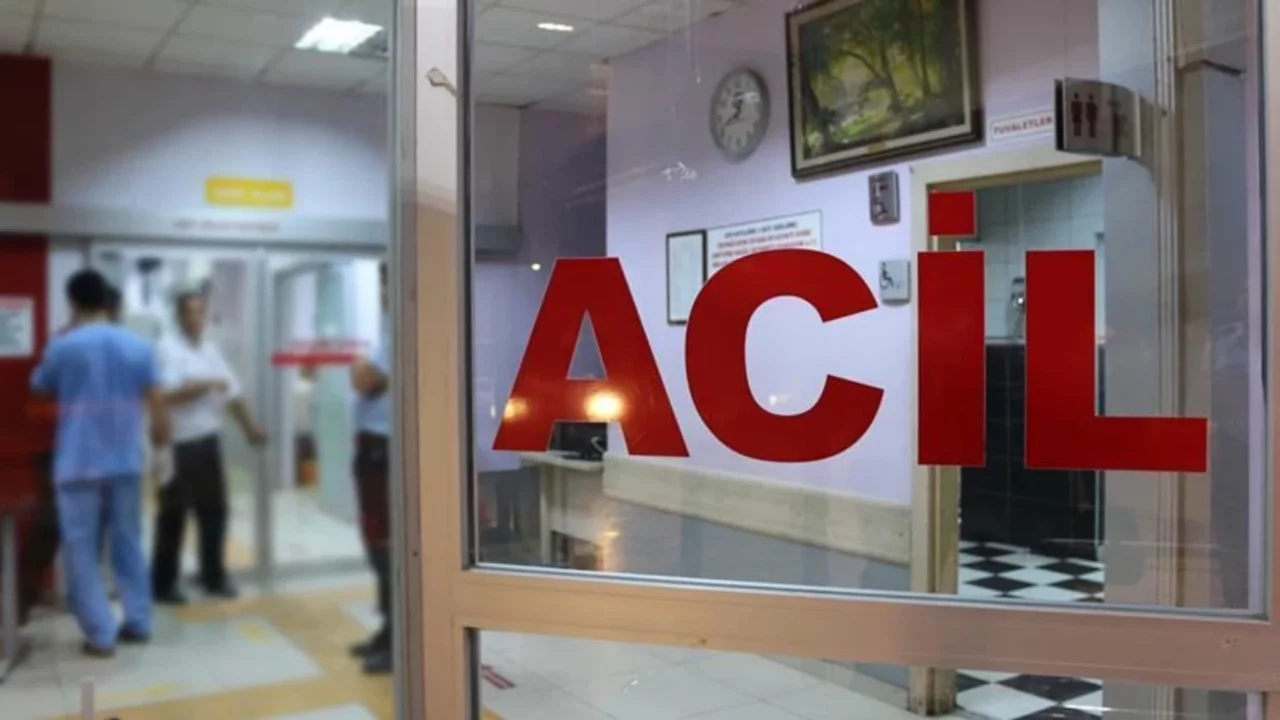 Darbedildiği ve bıçaklandığını söyleyerek hastaneye başvuran kişi öldü