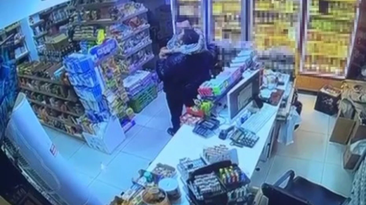 Alkollü iş yeri sahibi tartıştığı genci öldürdü