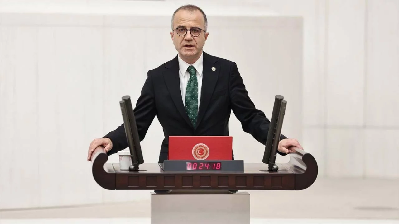 CHP Milletvekili Okan Konuralp'ten İsmail Arı'ya destek: Arı'nın tutuklanması yargı işlemi değil; rejiminizin eseridir