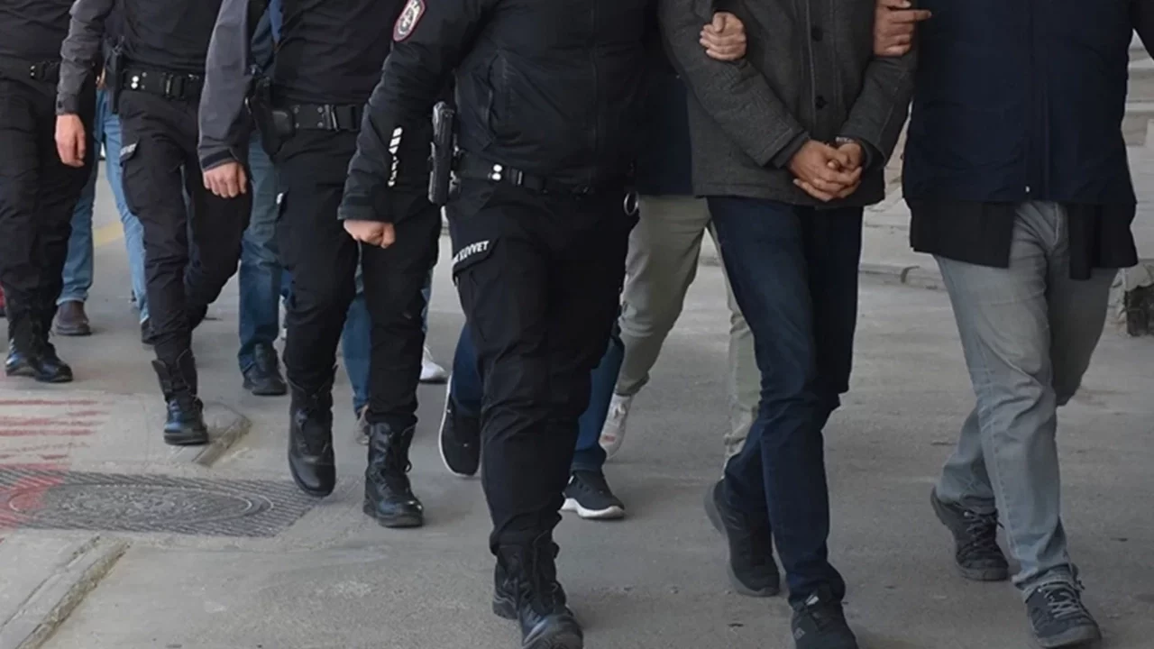 Ankara'da FETÖ operasyonu: 9 gözaltı