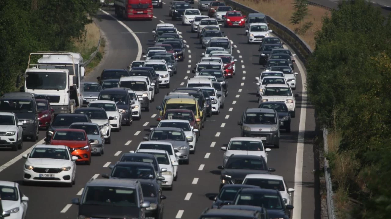 Bolu Dağı Tüneli'nden bayram tatilinde 331 bin 321 araç geçti