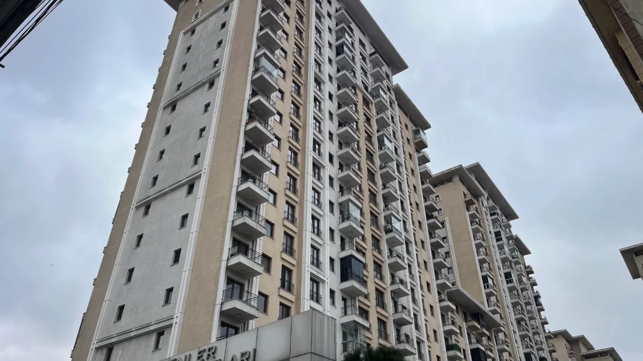 İstanbul'da sitedeki silahlı kavgada 19 yaşındaki genç hayatını kaybetti