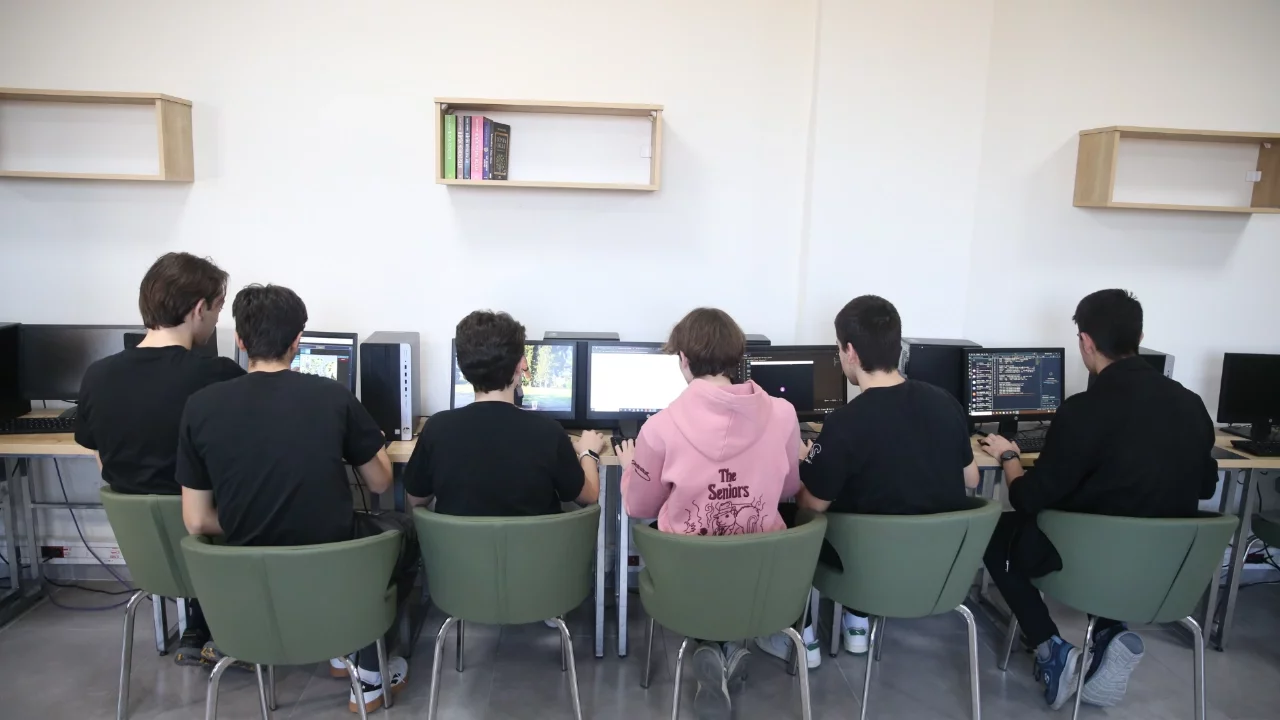 Bursa'da liselilerin geliştirdiği yazılımla uzayda yapılacak deney sanal ortamda simüle edilebiliyor