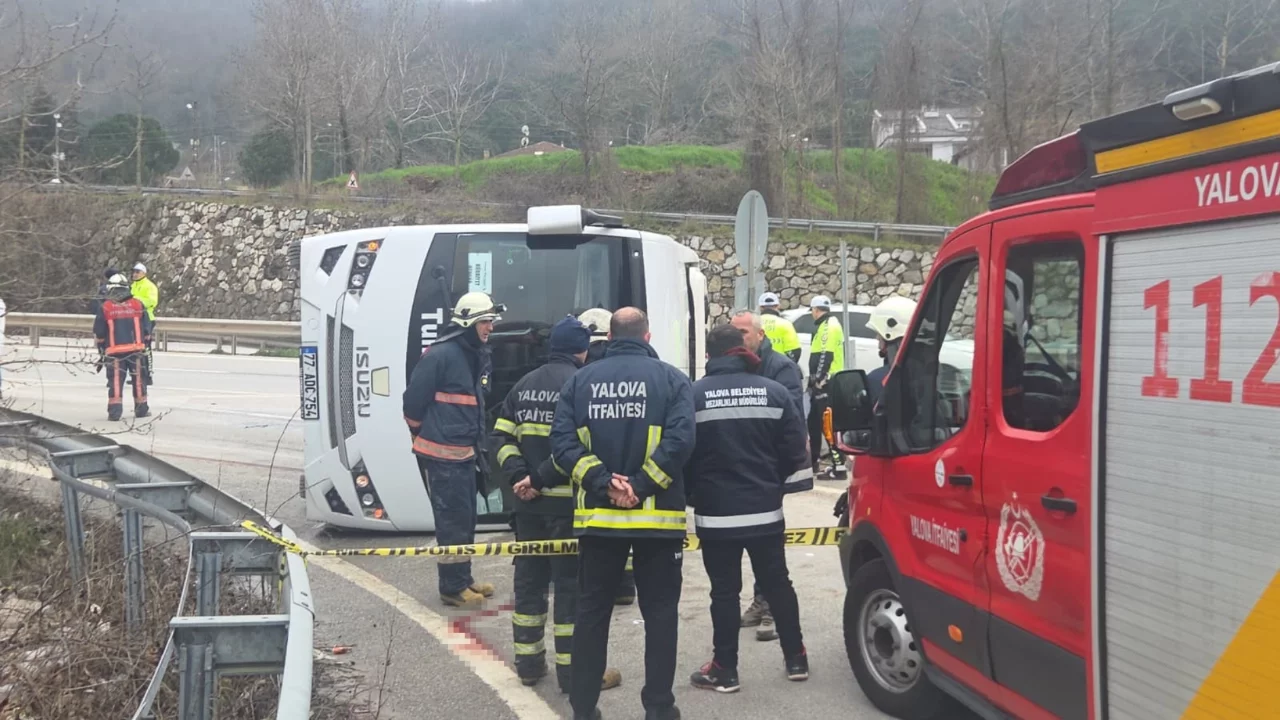 Yalova-Bursa yolunda feci kaza! 57 yaşındaki kadın hayatını kaybetti, 20 yaralı