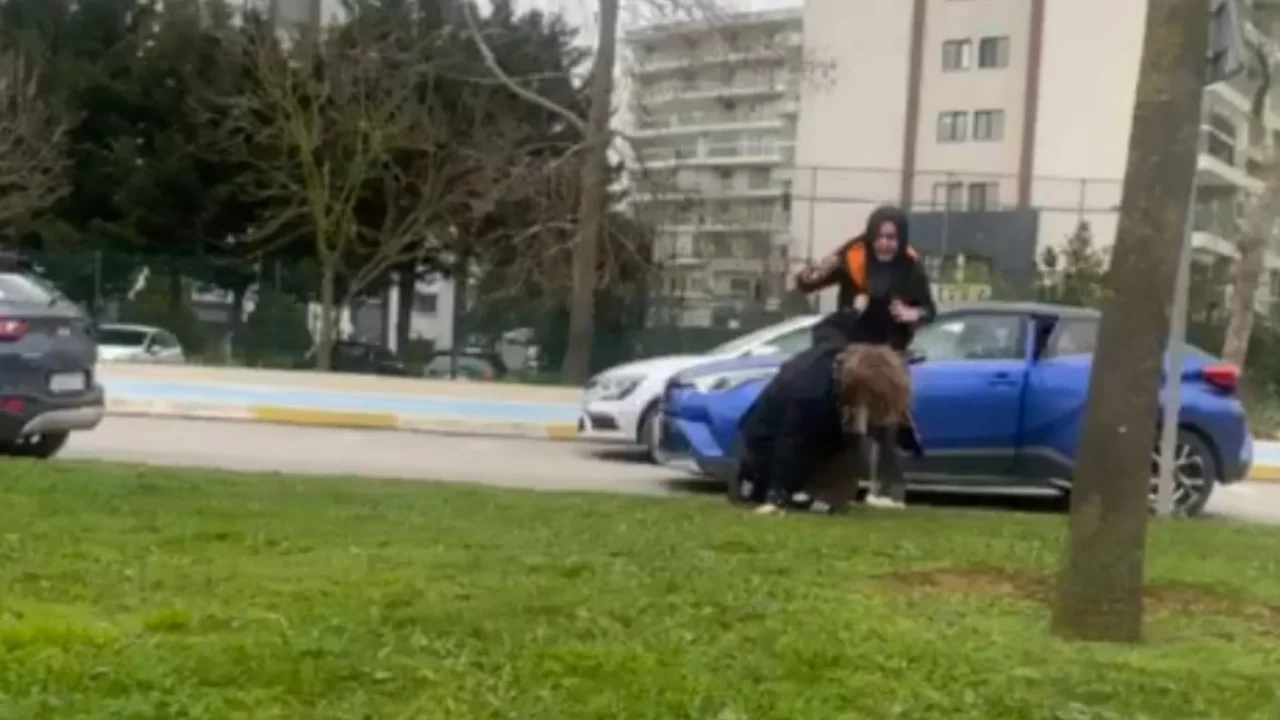 İstanbul'da iki kadın sürücü arasında yol kavgası çıktı