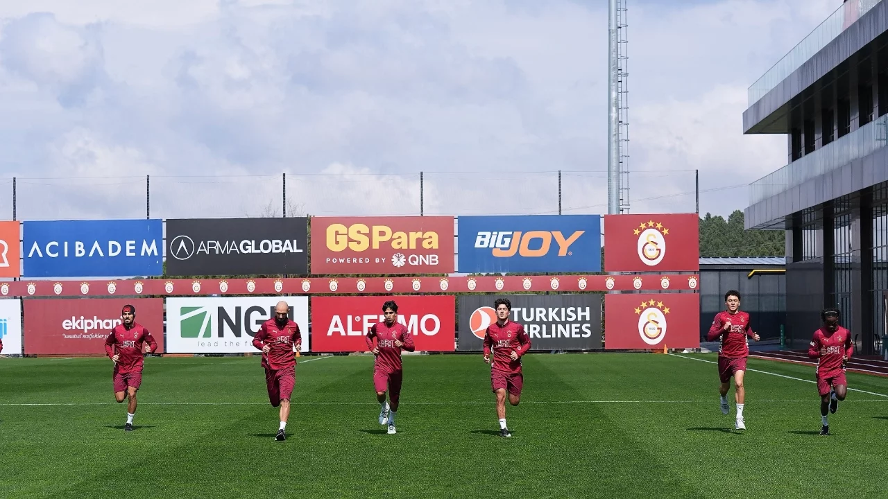 Galatasaray günü çift antrenmanla