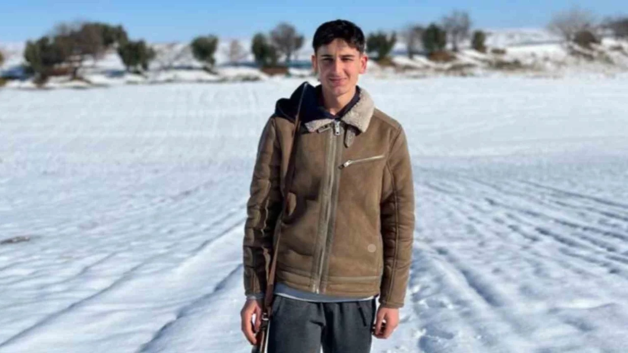 "Okula gidiyorum" diyerek evden çıkan gençten haber alınamıyor