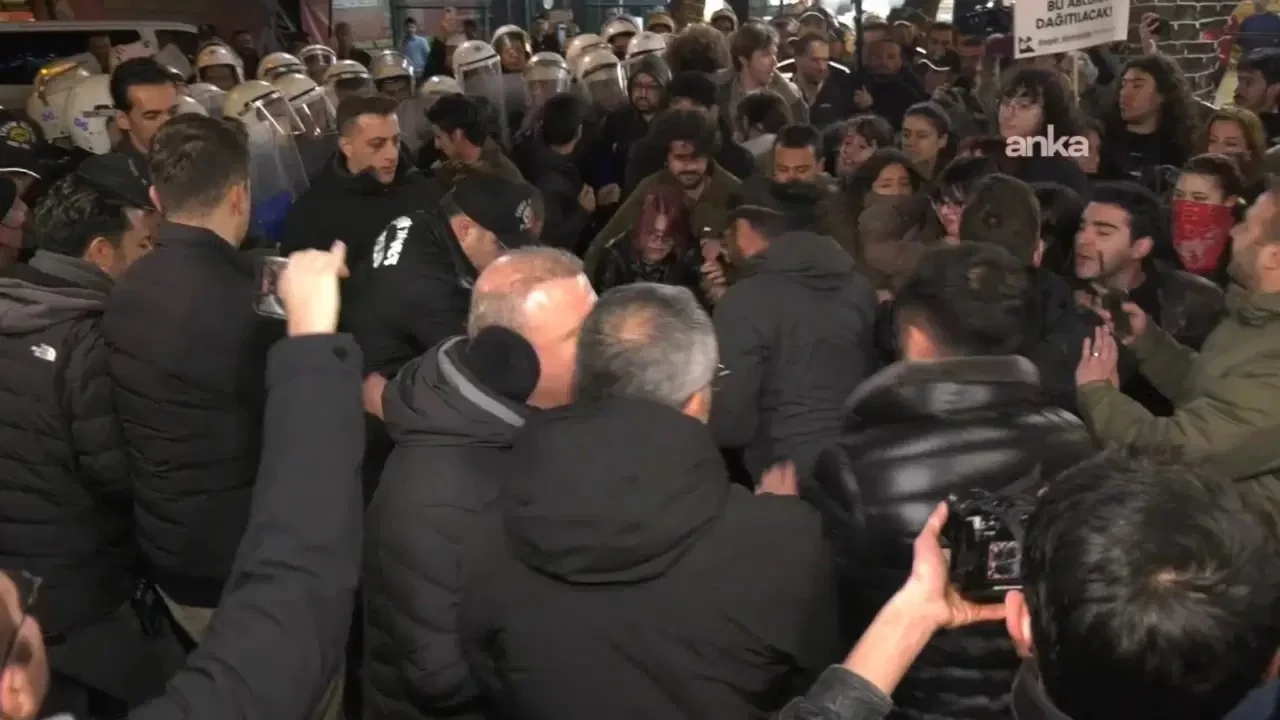 Öğrencilerin '19 Mart' yürüyüşüne polis müdahalesi: 30'dan fazla öğrenciye gözaltı