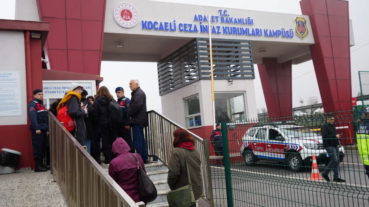 Kocaeli'de fabrika yangını davasında sanığın "Şov yapmayın" sözleri tansiyonu yükseltti