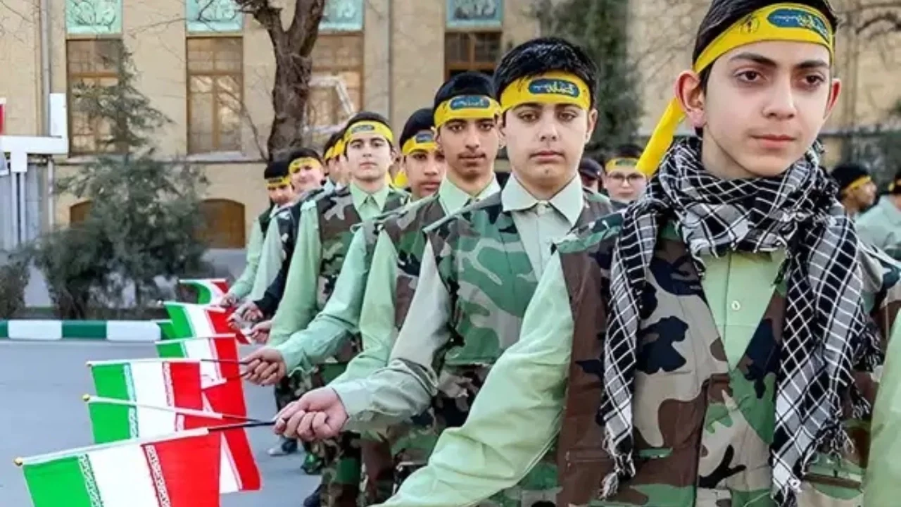 İran'dan topyekun seferberlik çağrısı: "12 yaşını dolduran herkes..."