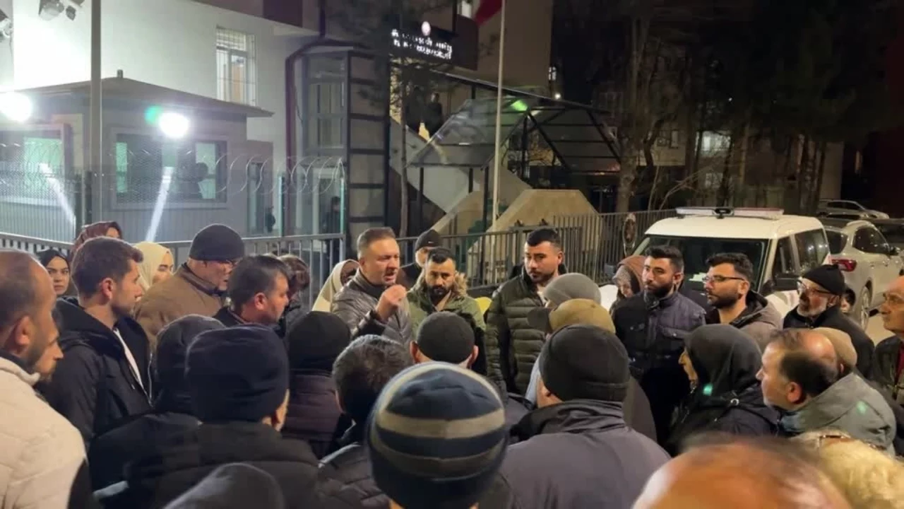 Umreye götüreceğiz diye dolandırdılar... Sivas'ta 125 kişi polise başvurdu