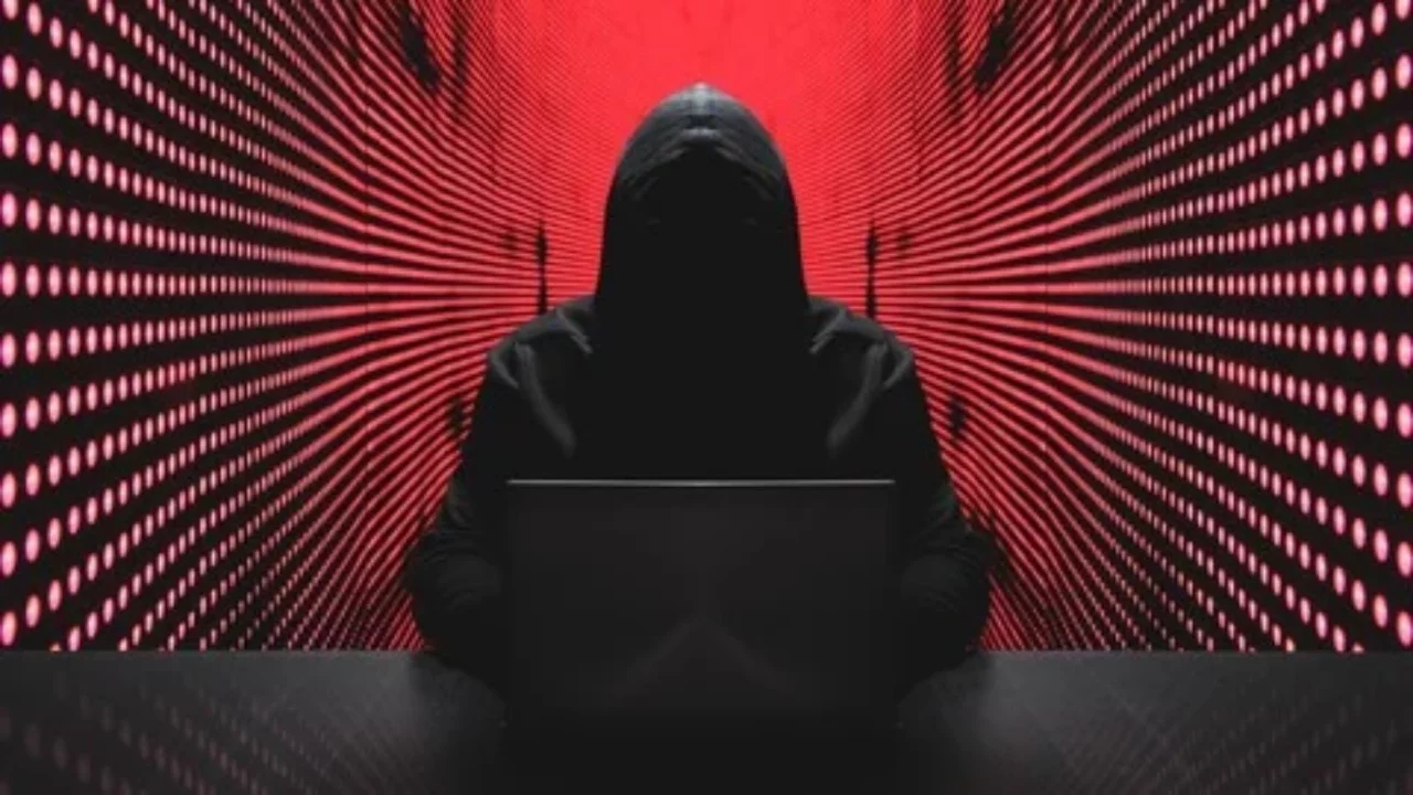 İstanbul'da "siyah şapkalı hacker" operasyonu! Milyonlarca kişinin şifrelerini ele geçirmişler
