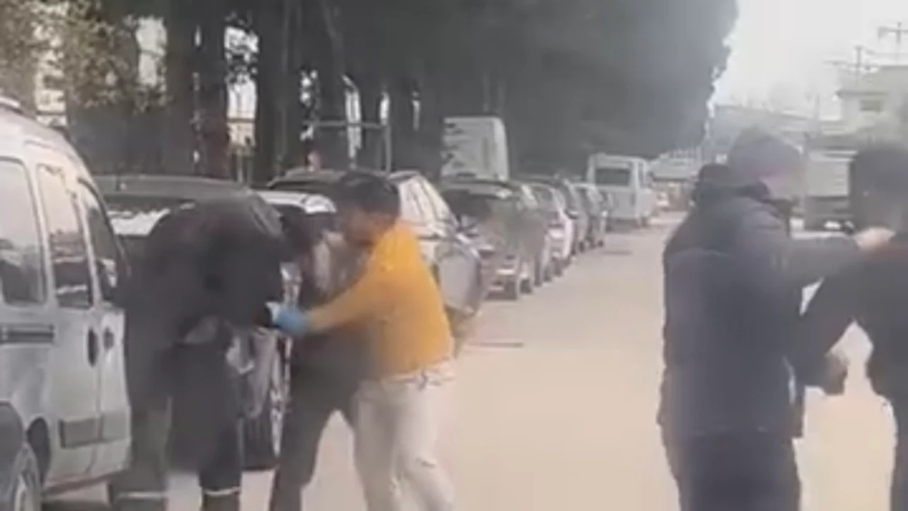 Bursa'da yol ortasında yumruklu kavga