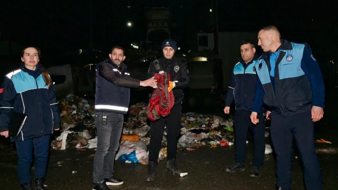 Yanlışlıkla çöpe atılan 1 milyon 200 bin liralık altın bulundu