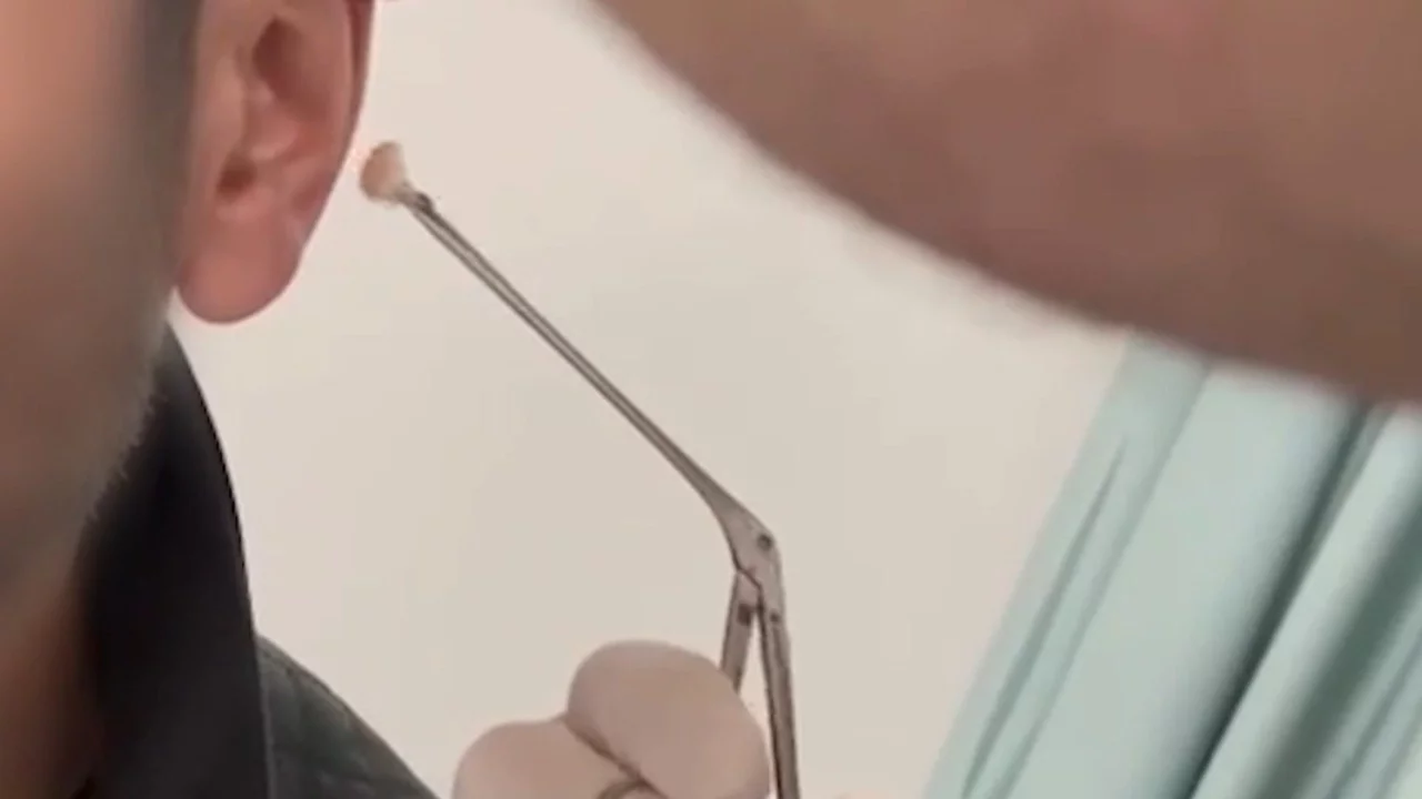 Polisi bile şaşırtan yöntem: Uyuşturucuyu kulağında sakladı!