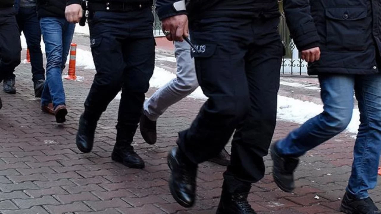 İstanbul'daki nevruz etkinliklerinde PKK/KCK'nın propagandasını yaptıkları iddiasıyla 26 zanlı yakalandı