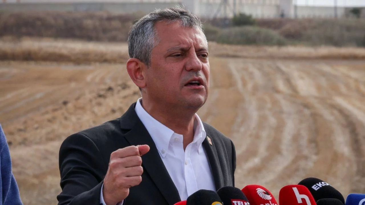 CHP lideri Özgür Özel, Silivri'de İmamoğlu'nu ziyaret etti