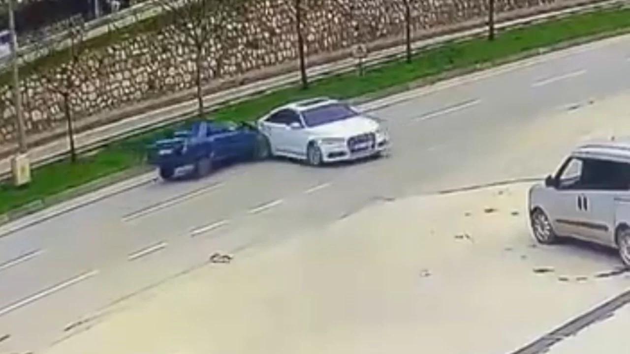 Bursa'da sürücüsüz araç kazaya neden oldu!