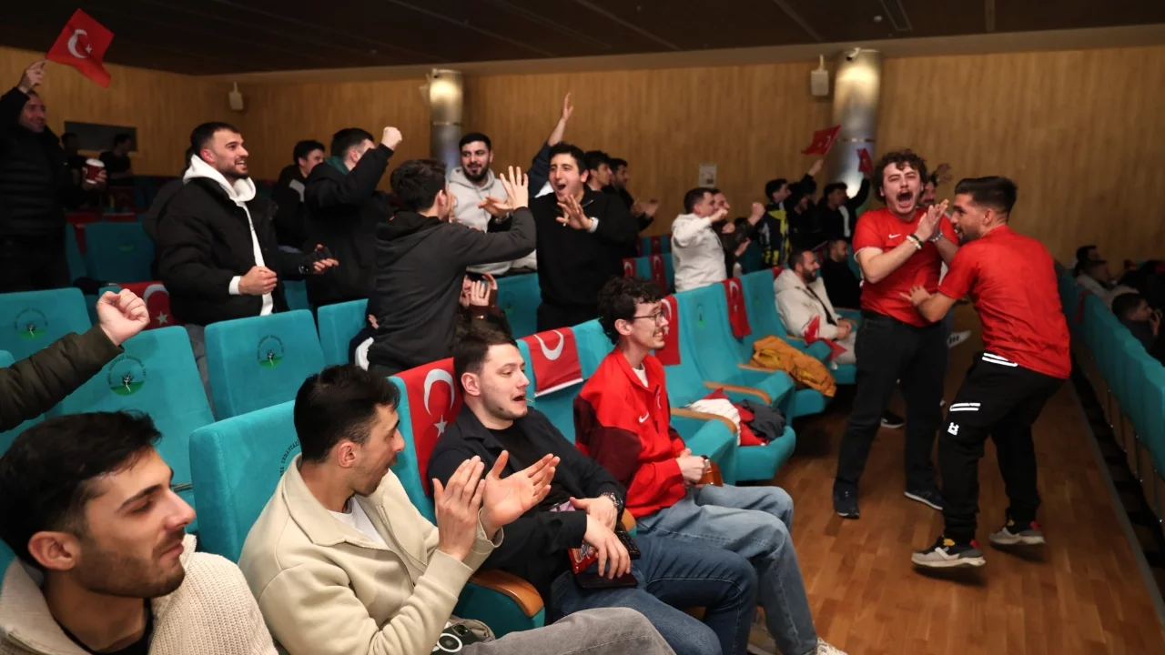 Osmangazi'de dev ekranda milli zafer coşkusu