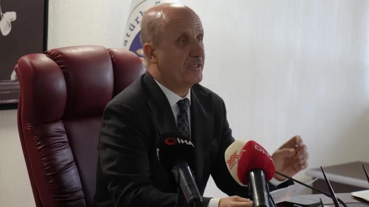 YÖK Başkanı Prof. Dr. Erol Özvar: Lisans eğitimi 3 yıla indirilebilir