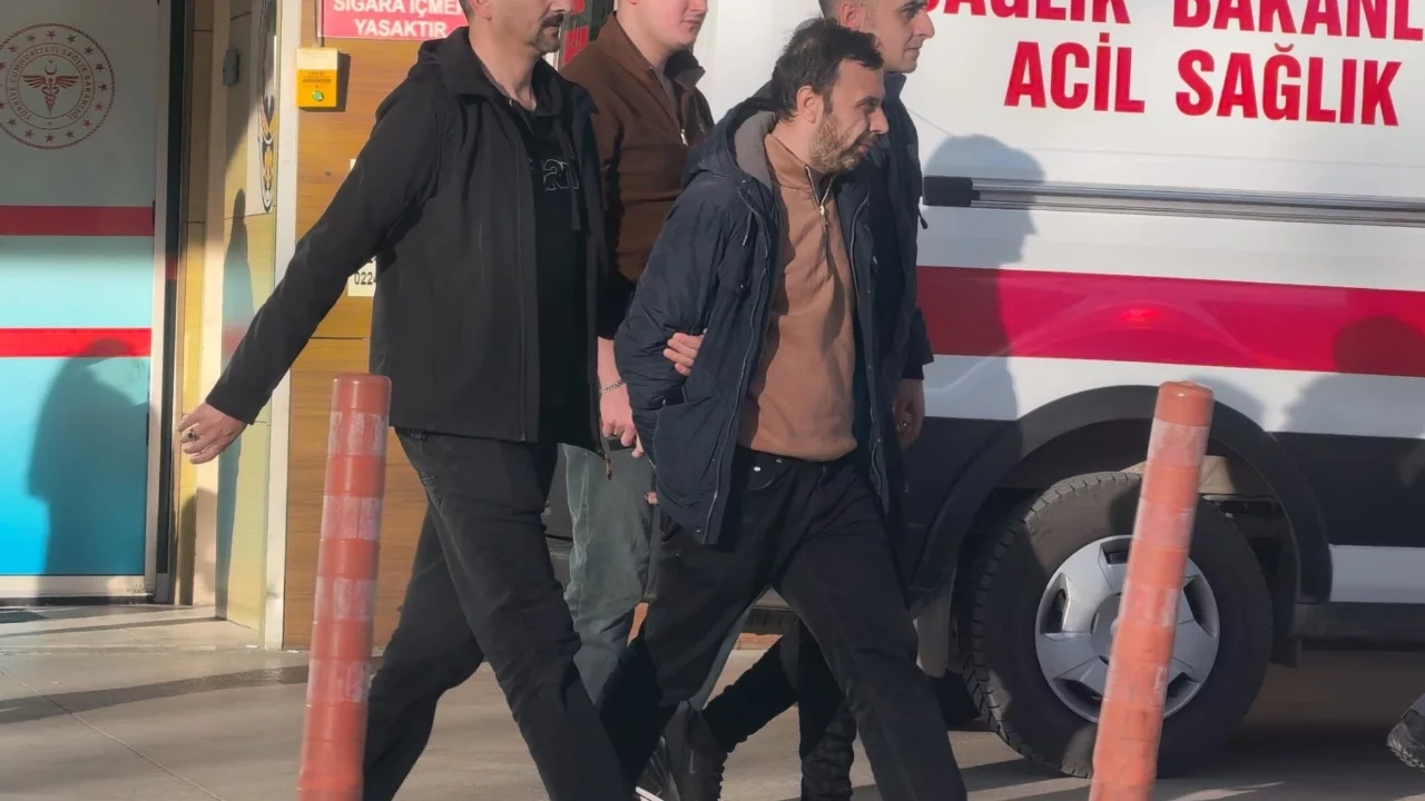 Bursa'da park halindeki araçları soyan şüpheli yakalandı