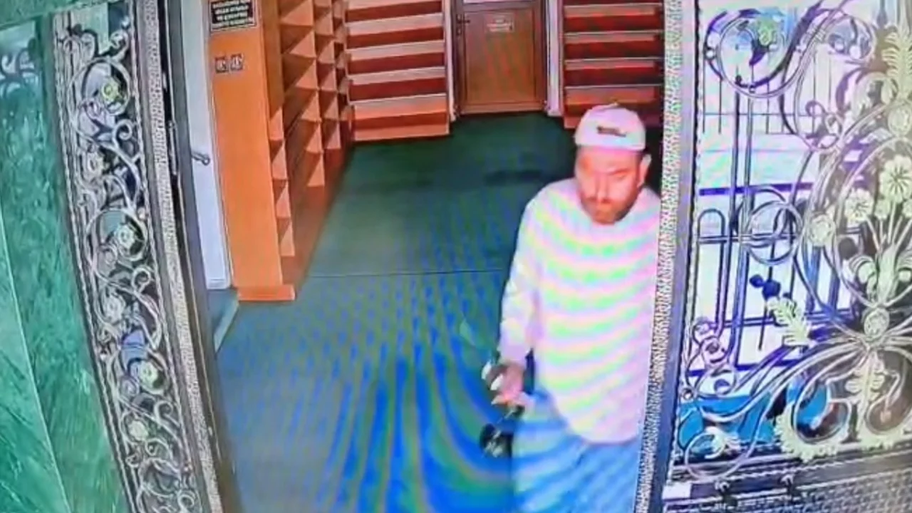 Bursa'da oltalı hırsız camiden mikrofon çaldı