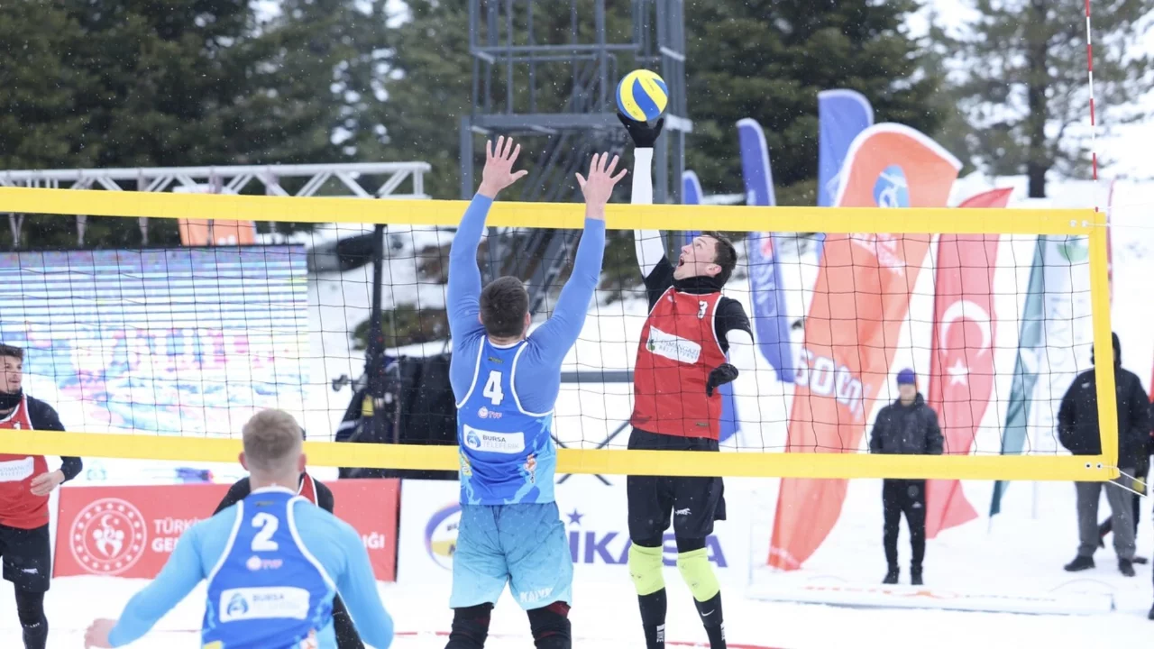 FIVB Kar Voleybolu Dünya Turu Uludağ, Bursa'da sürüyor