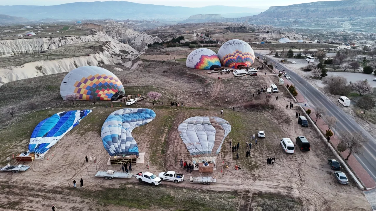 Kapadokya'da sıcak hava balon turlarına rüzgar engeli