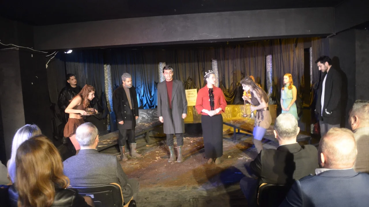 Bursa Uludağ Üniversitesi Güzel Sanatlar Fakültesi'nde tiyatro günü